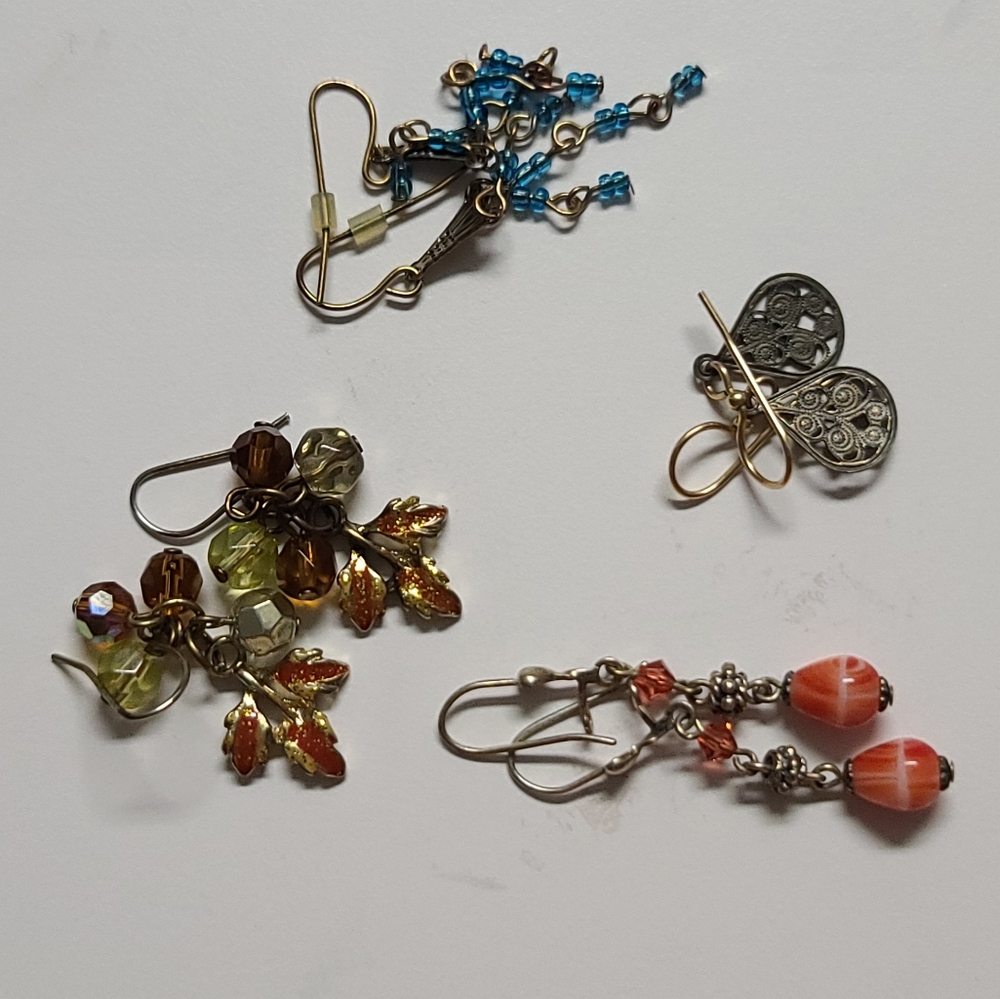 4 pairs of earrings